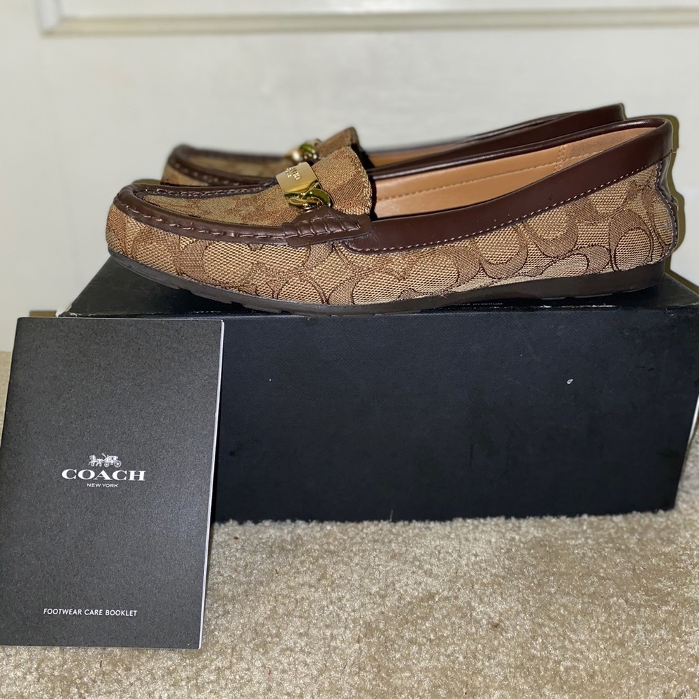 Khaki/Chestnut COACH flat loafers!